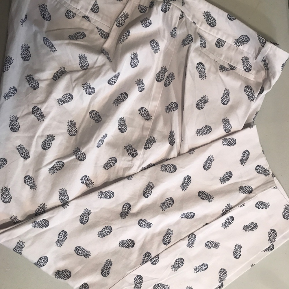 Women’s Plus Talbot Crop Pants with Pineapples